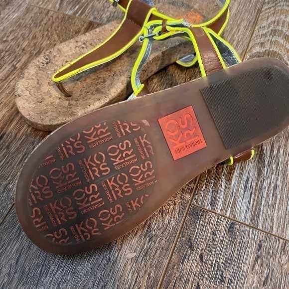 Michael kors kids sandal size 3 neon yellow - Picture 4 of 4